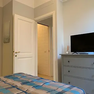Appartamento Bilocale Di Ringhiera In Corso Como/garibaldi, Milano