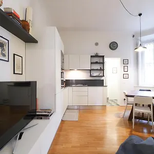 Appartamento Primopiano - Ugo Bassi, Milano